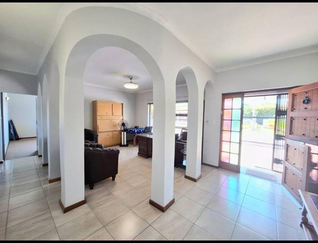 4 BEDROOM HOUSE FOR SALE IN FRAAIUITSIG